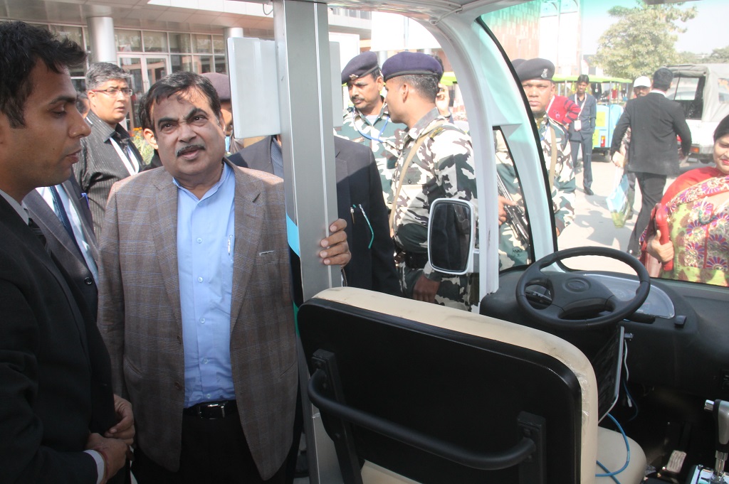 Read more about the article Nitin Gadkari lauds Gurgaon’s  Hi-Tech Robotic Systemz for Its Driverless Vehicle-Novus Drive at Auto Expo 2016